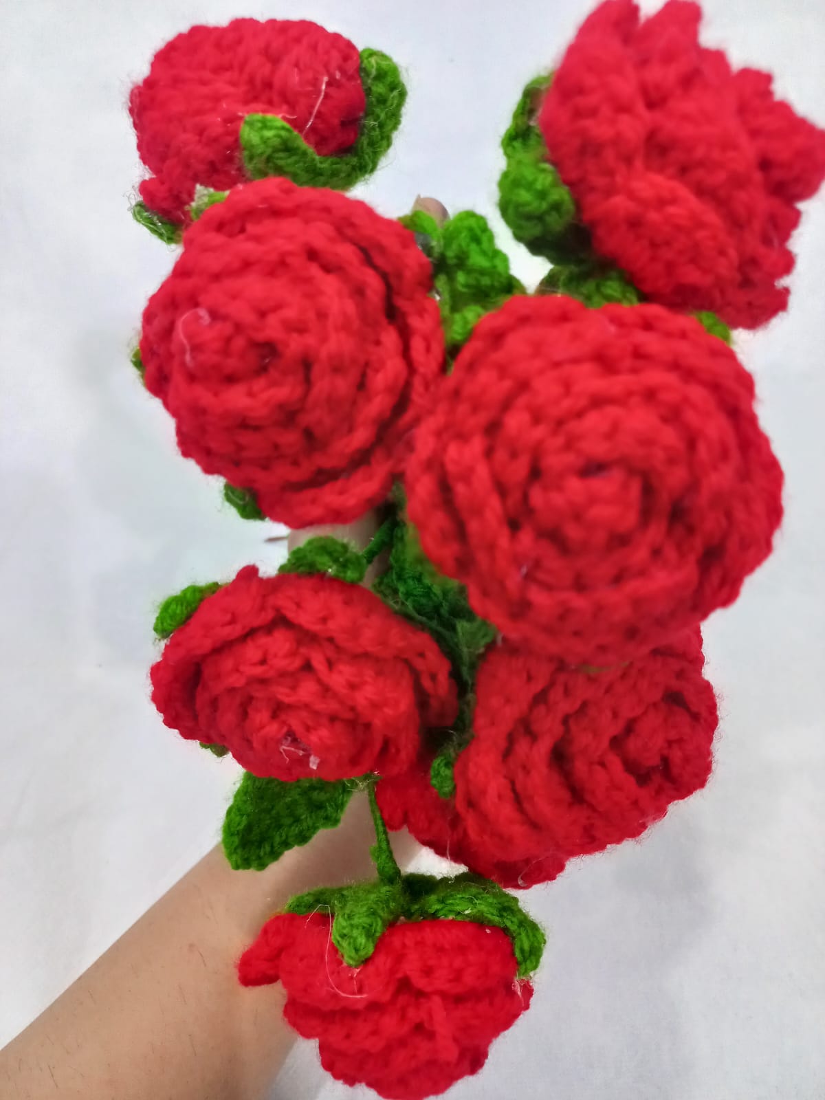 HANDMADE CROCHET RED FLOWERS BOQUETE
