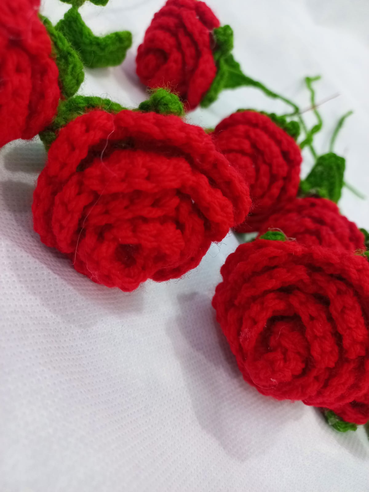 HANDMADE CROCHET RED FLOWERS BOQUETE