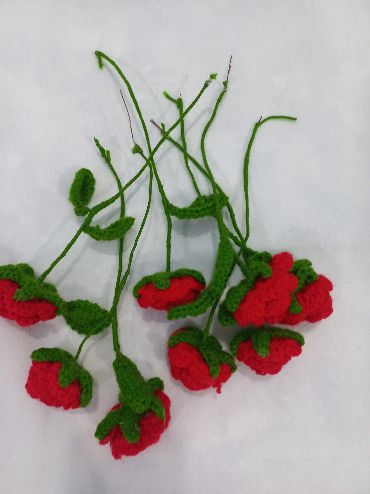 HANDMADE CROCHET RED FLOWERS BOQUETE