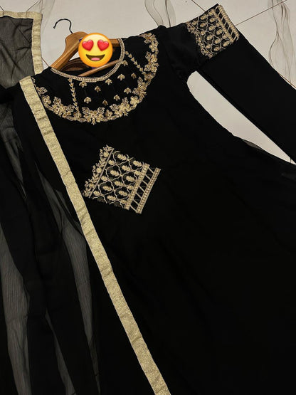 Maxi With Lace Work Duppatta And Trouser 3Pcs
