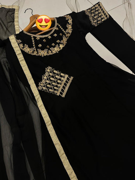 Maxi With Lace Work Duppatta And Trouser 3Pcs