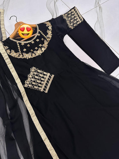 Maxi With Lace Work Duppatta And Trouser 3Pcs