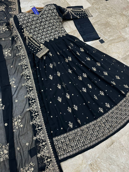 Heavy Embroidered Maxi,Dupatta And Trouser 3Pcs